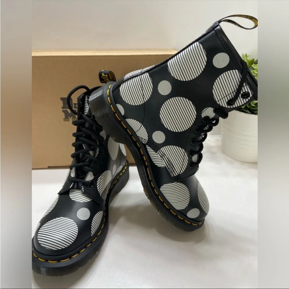 Dr. Martens Polka Dot Combat Boots NEW IN BOX - Picture 5 of 11